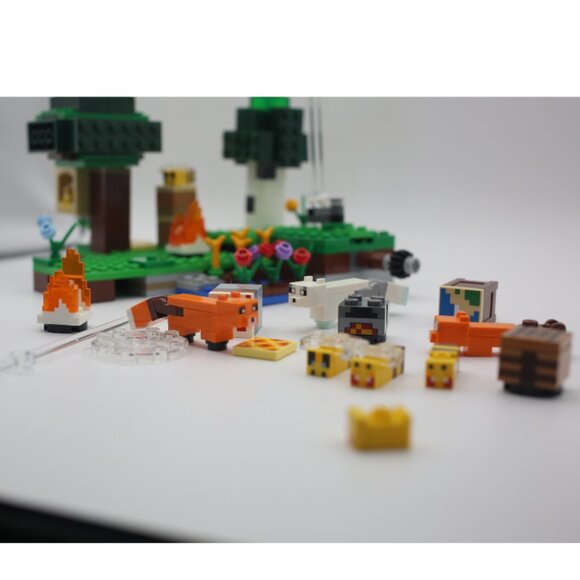 Minecraft The Bee Farm - Incomplete (does not include people) - Picture 8 of 11